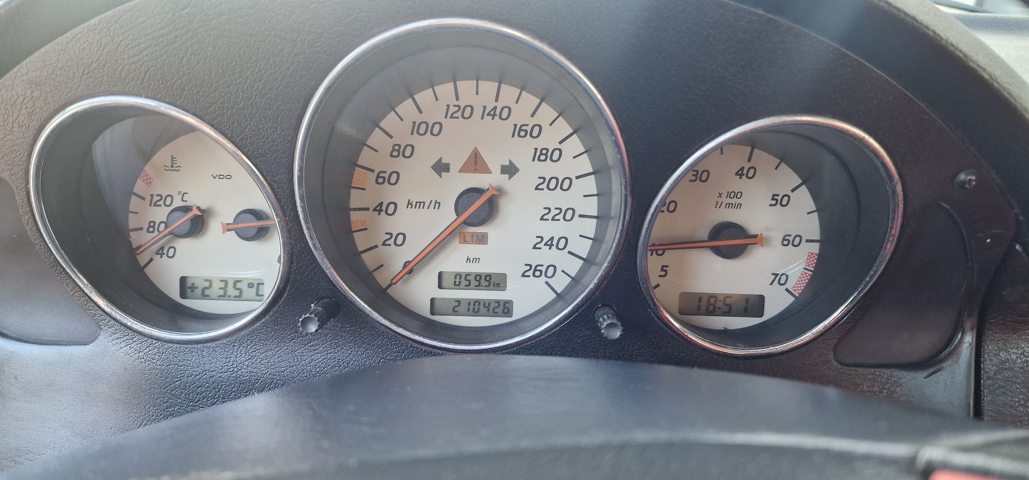 Mercedes SLK descapotável