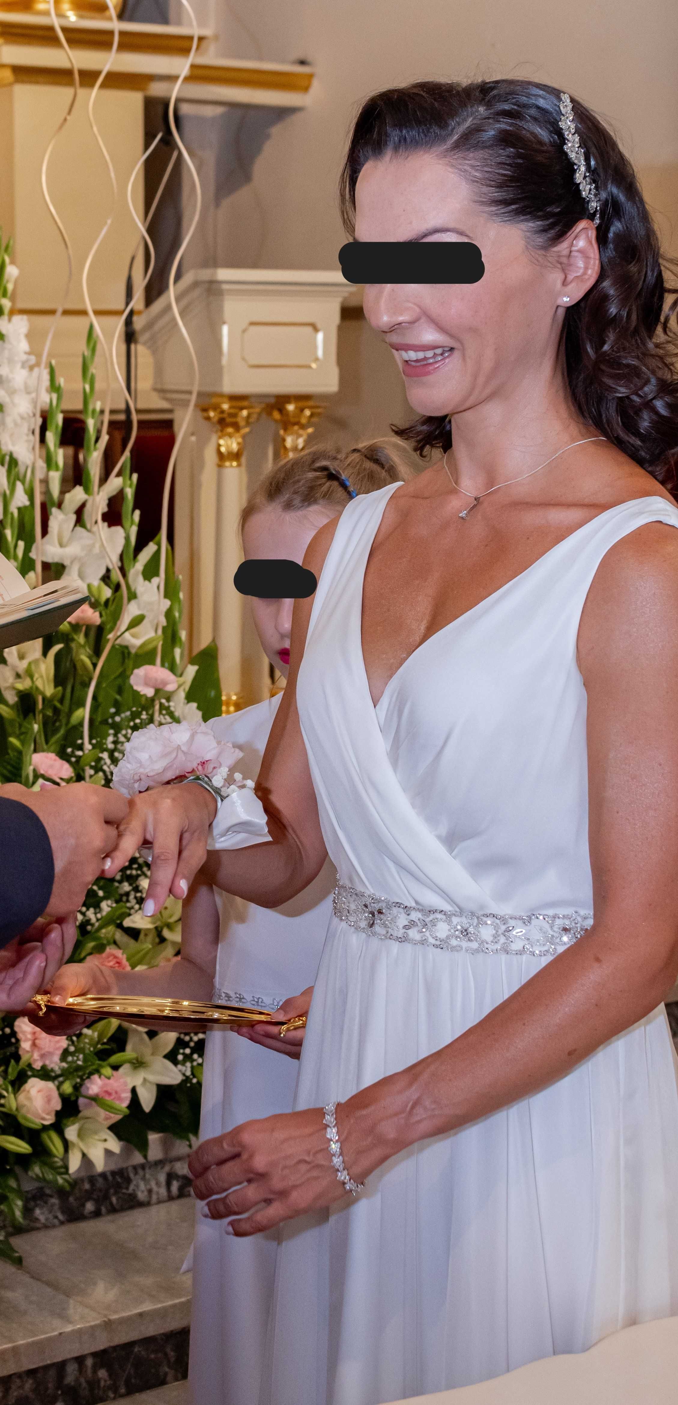 Elegancka suknia ślubna