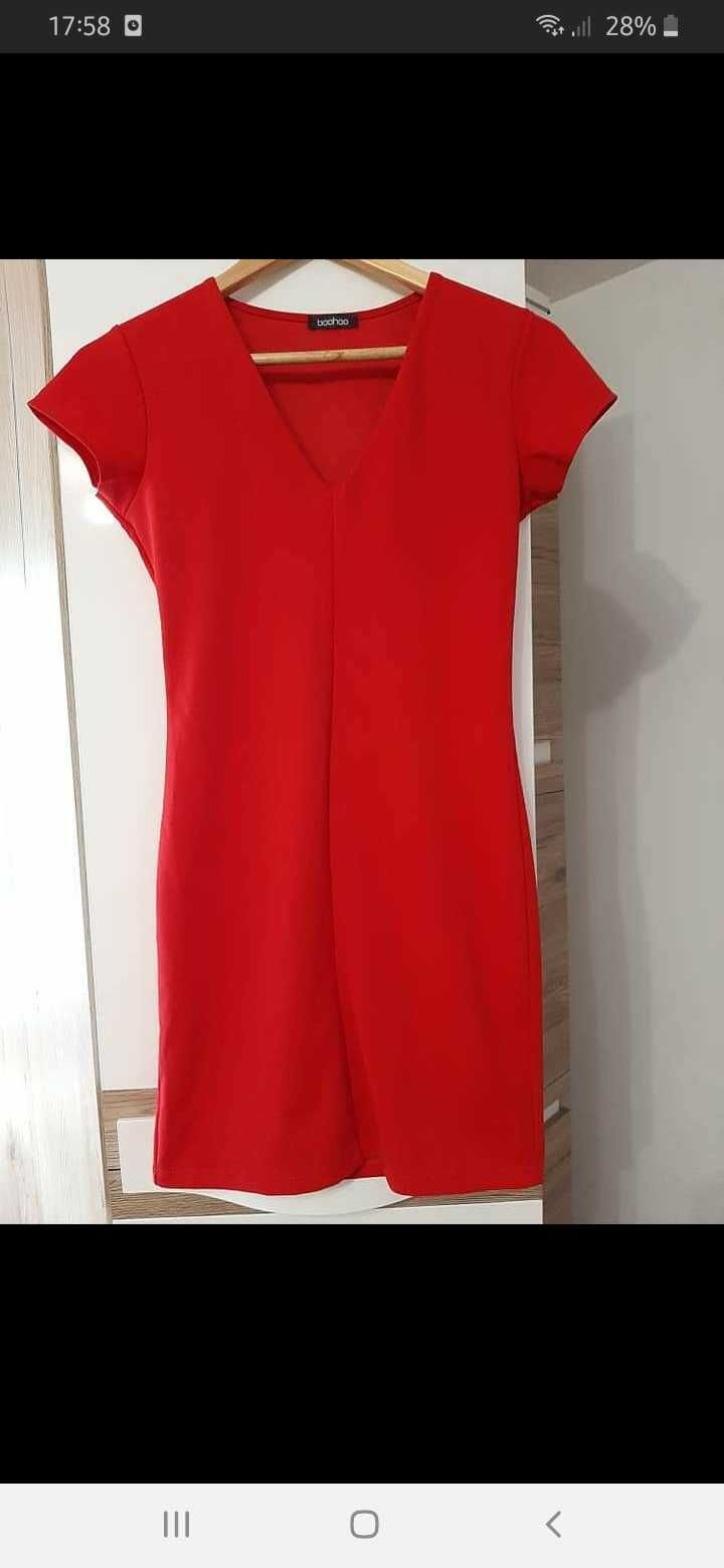 Czerwona prosta sukienka (rozmiar XS)