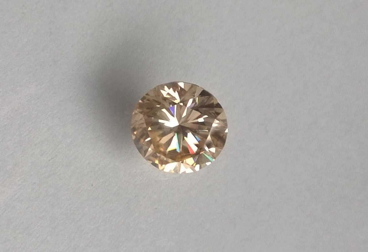 6.7 CT   MOISSANIT  12.4  mm. lux moissanite diament