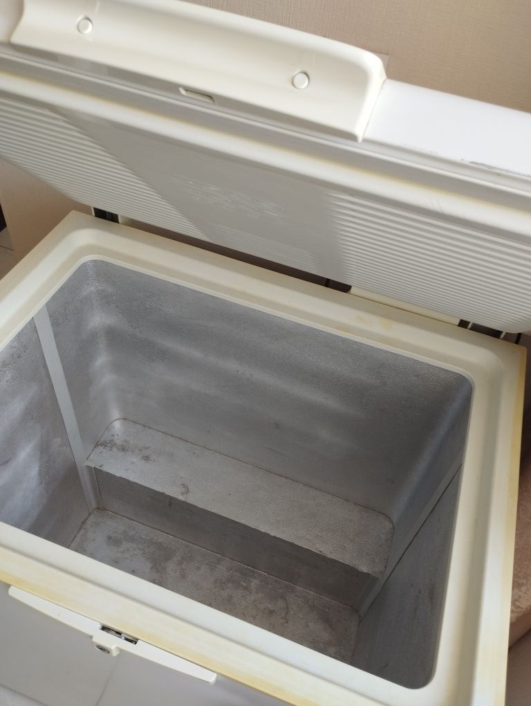 Морозильна камера скриня Whirlpool AFG  5220 C/H