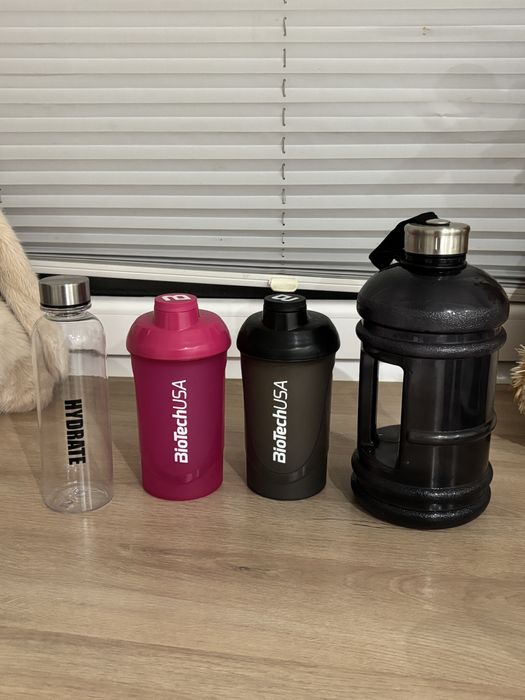 2 shakery + 2 butelki, do siłowni