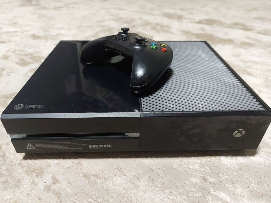 Xbox One 500gb + джойстик