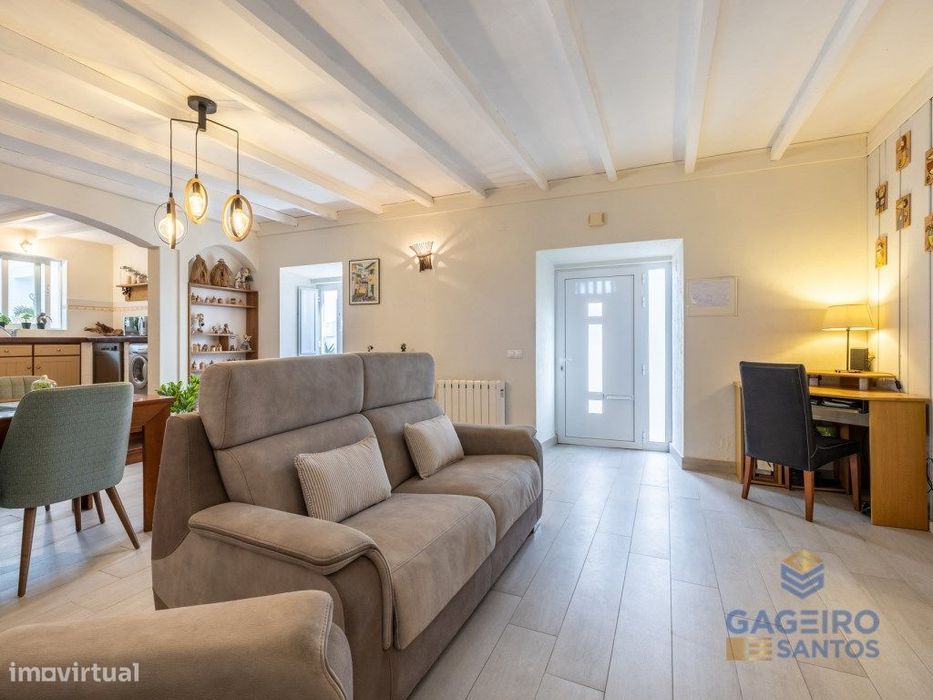 Casa antiga recuperada na zona histórica de São Martinho do Porto