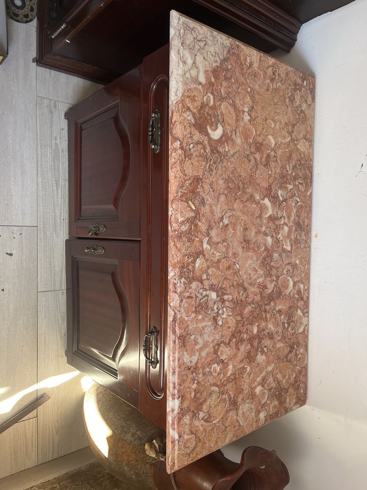 Móvel com pedra
