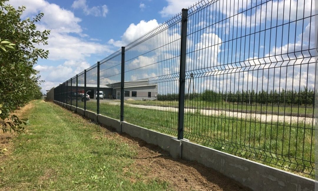 Montaż ogrodzeń panelowych, oraz tymczasowych z siatki leśnej