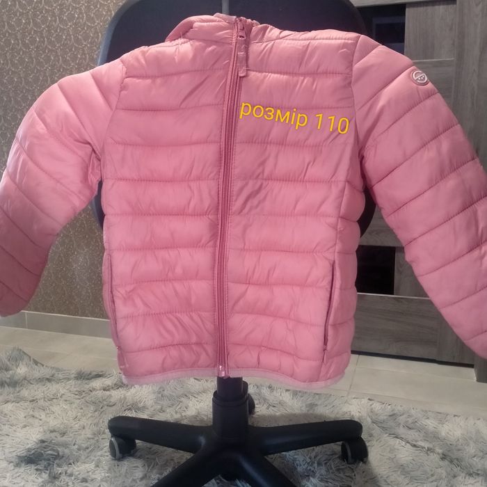 Розгружаю шафу. Великий вибір одягу та взуття на дівчинку віком 3-5 р