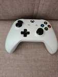 Pad  do Xbox one z akumulatorem