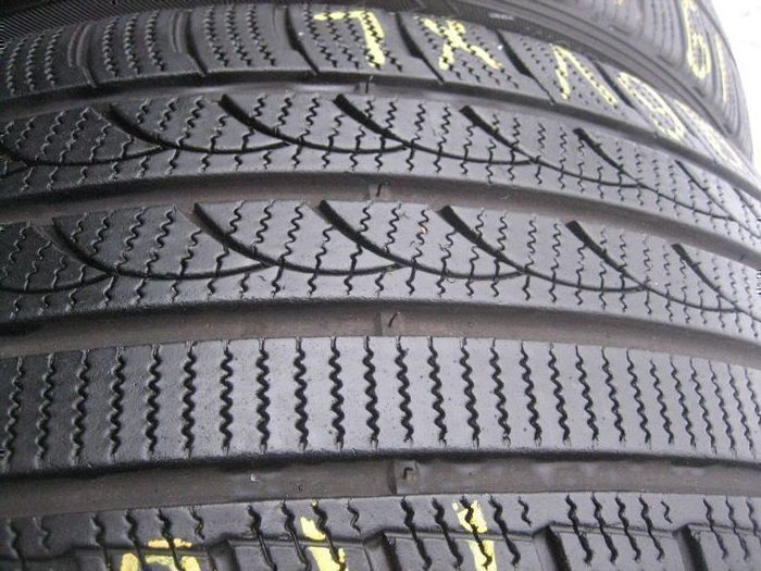 255/35 R19 96V XL Tracmax Ice-PlusS210 зима 2штуки