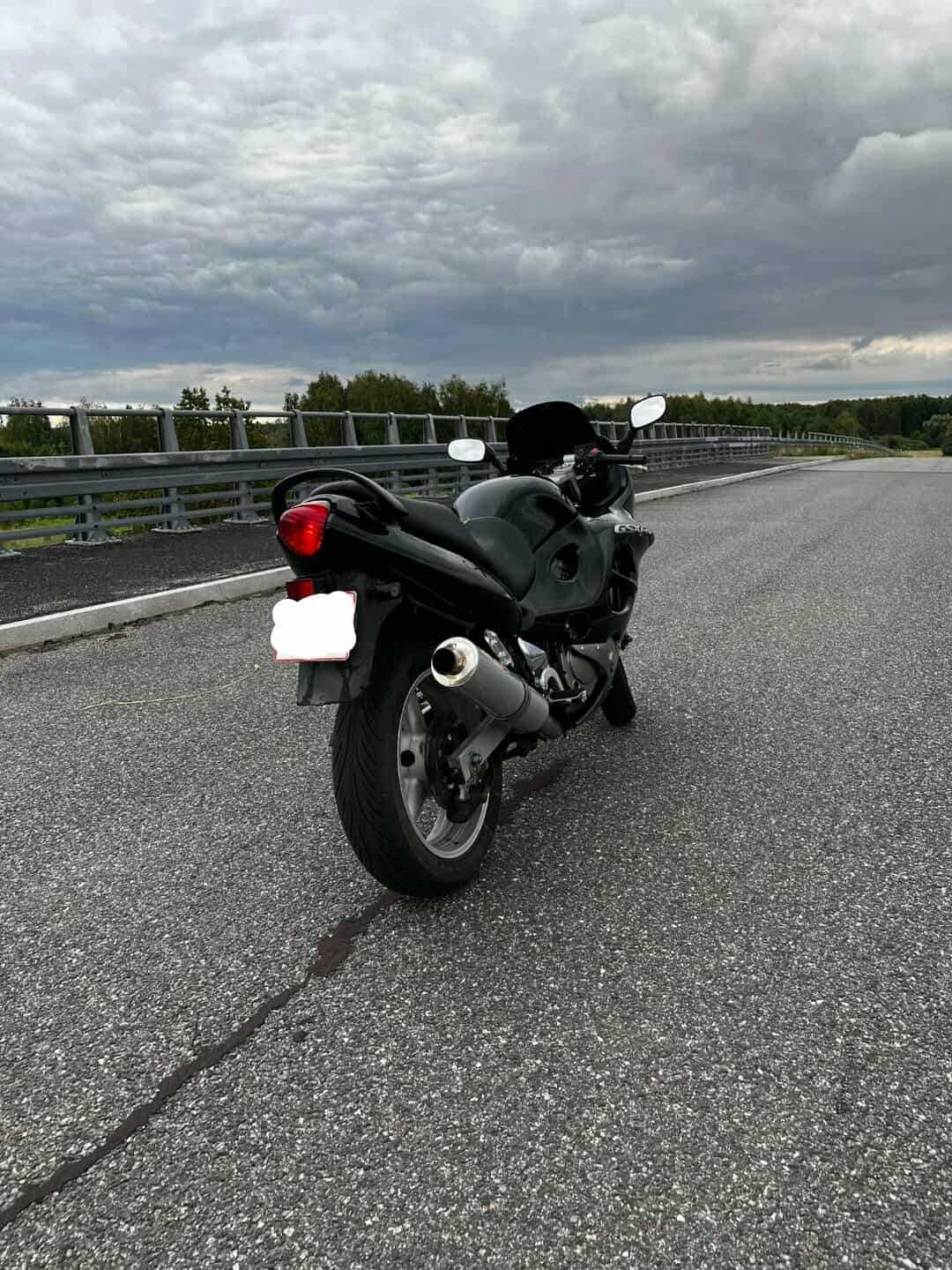 **Sprzedam Suzuki GSX600F**
