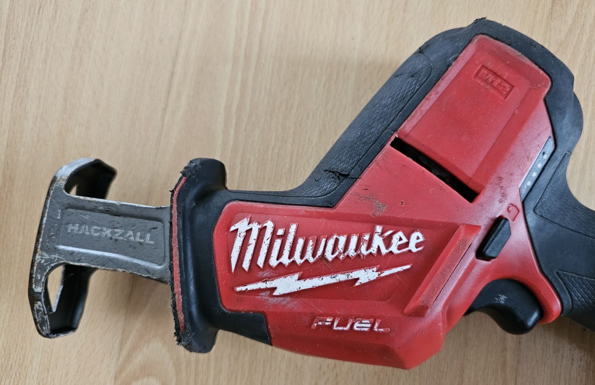 MILWAUKEE M12 CHZ Piła Szablasta Lisica Bezszczotkowa 12V LED Aku6.0Ah