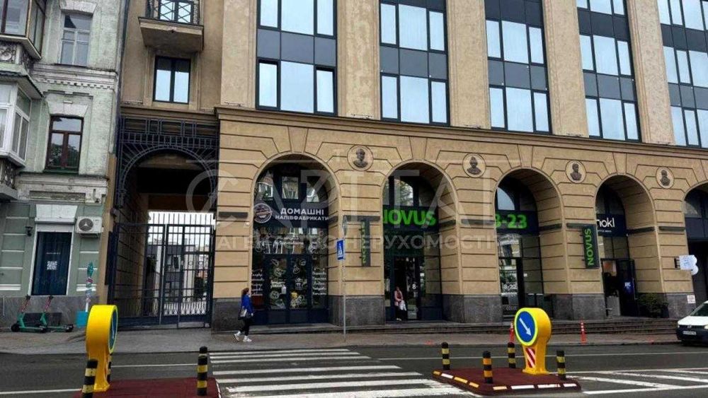 Оренда фасадного приміщення 120м2 в історичному центрі Золоті Ворота