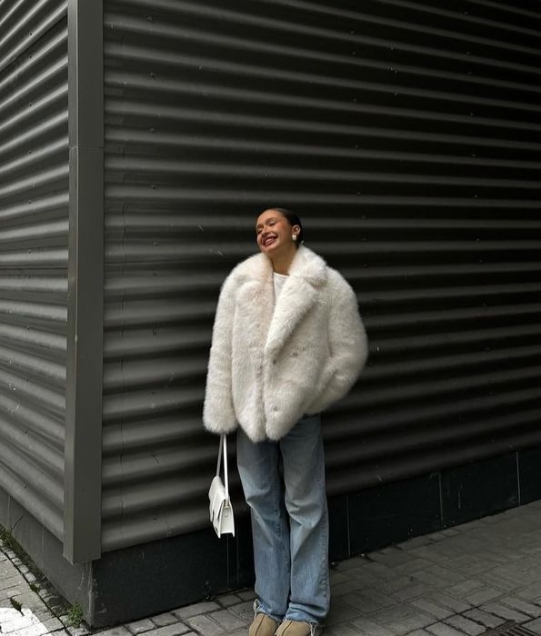 Нова біла шуба Zara шубка Зара дуже пухнаста густе хутро шуба Zara