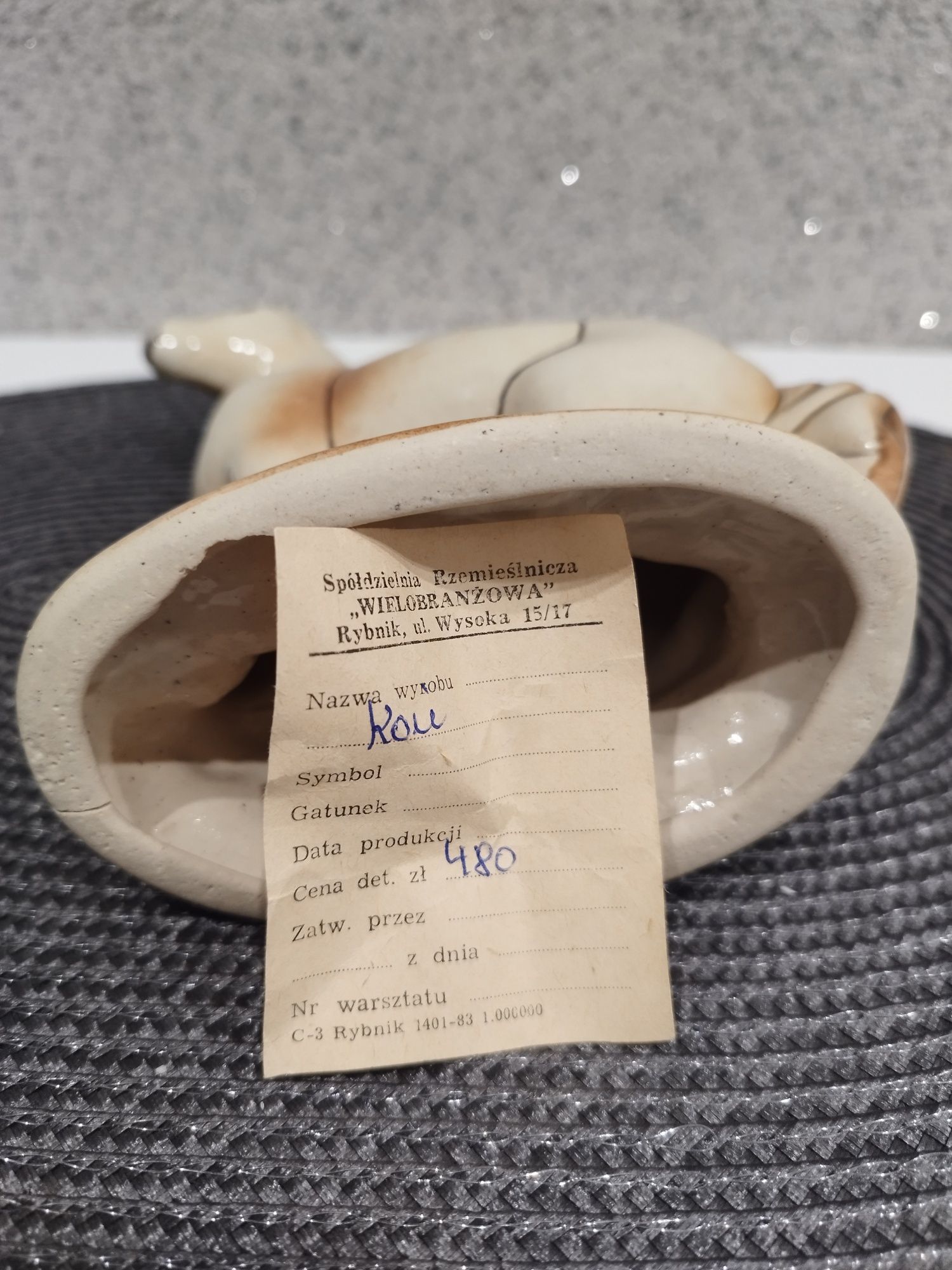 Porcelanowy koń z czasów PRL-u lata 70/80 stan idealny wraz z ceną .