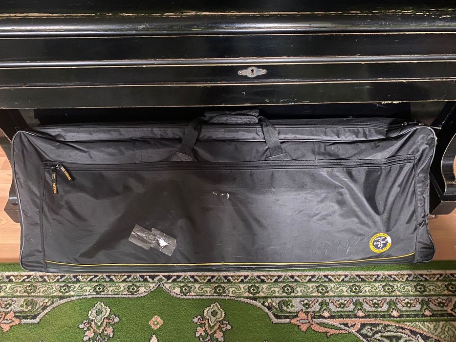 Клавішний інструмент Yamaha DGX 305