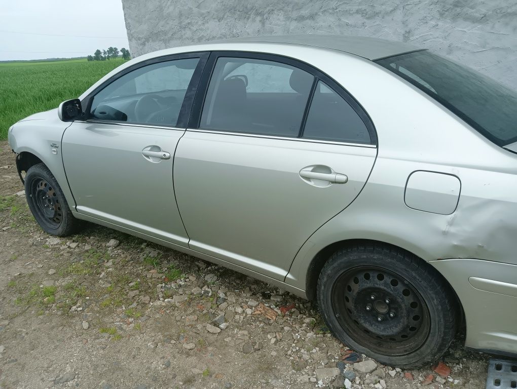 Toyota Avensis t25 1c0 drzwi ładna bez uszkodzeń