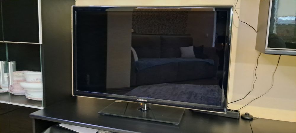 Продам телевізор SAMSUNG UE40D5520RW