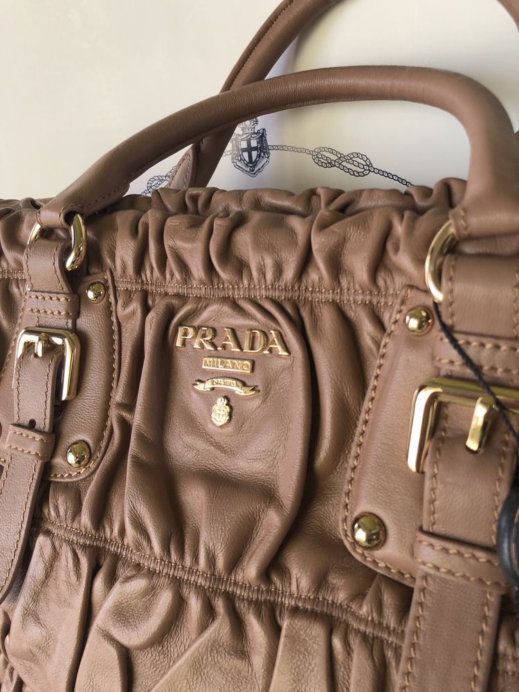 Шкіряна сумка Prada нова в наявності