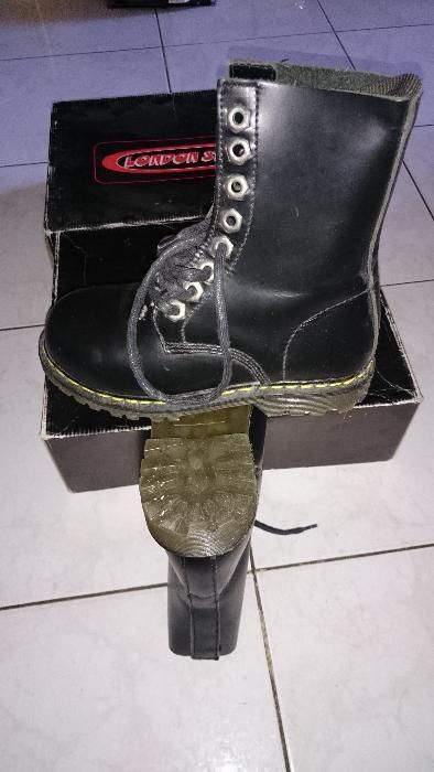 Botas Biqueira Aço Novas Nunca Usadas Novas Numero 34 Tipo DR. MARTENS