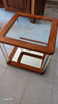 Mesa de centro em madeira e vidro
