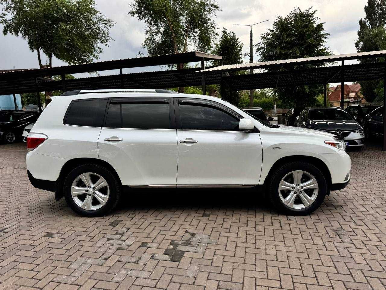 Toyota Highlander Офіційний 2012