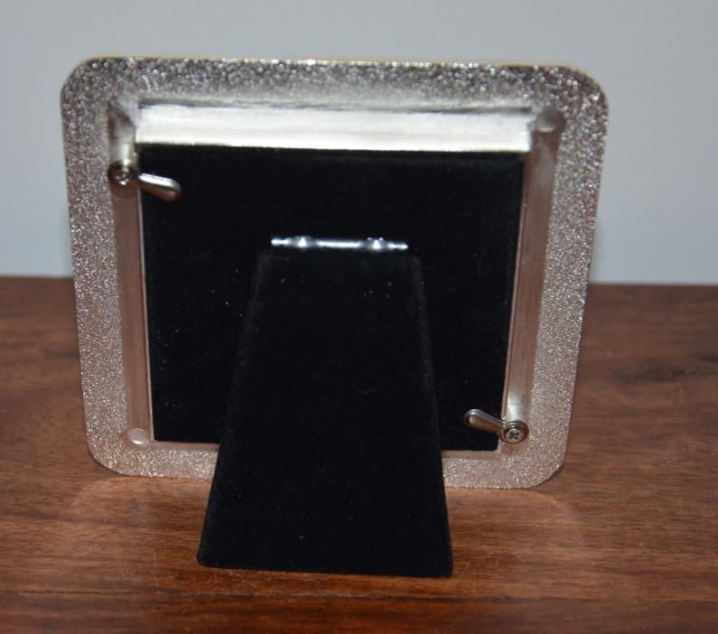 Molduras para fotos 8 x 8 cm, com “madrepérola” e banhadas a prata