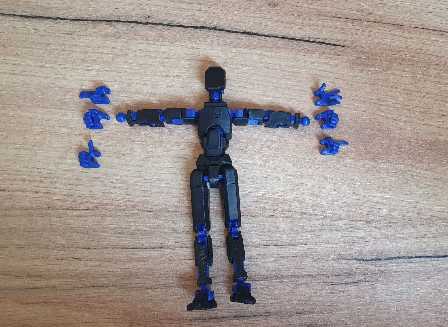 Figurka wojownik z drukarki 3d ruchomy (klon-minilegendy]
