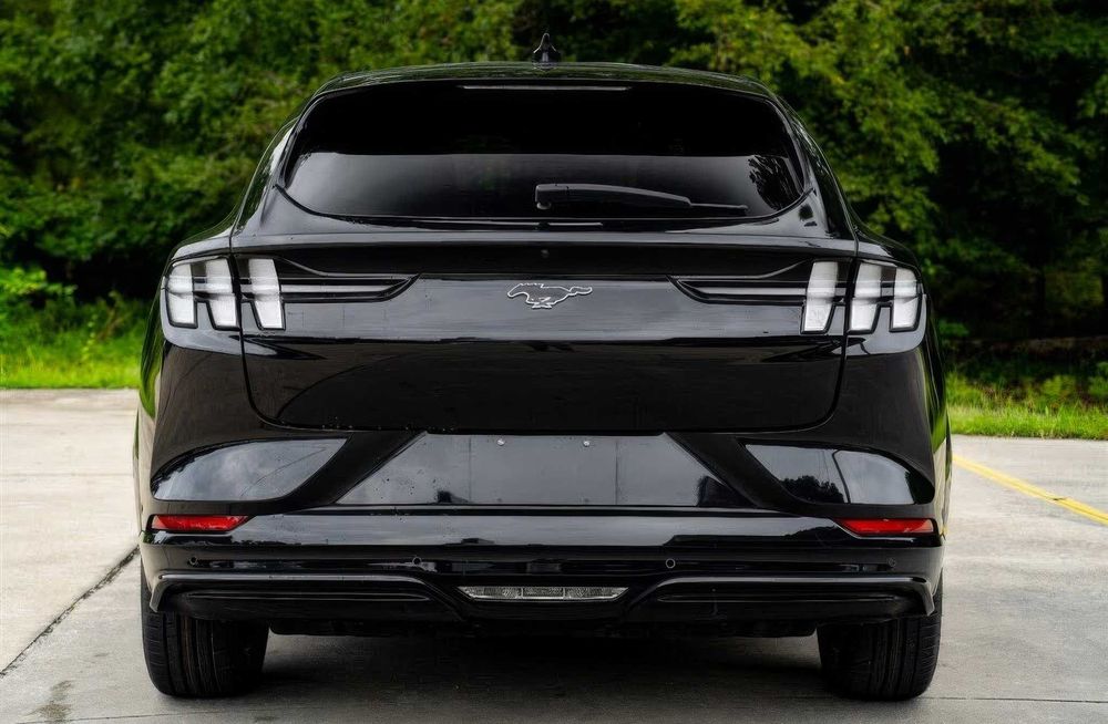 Ford Mustang Mach-E Premium      2022