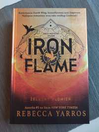 Iron Flame Rebecca Yarros barwione brzegi