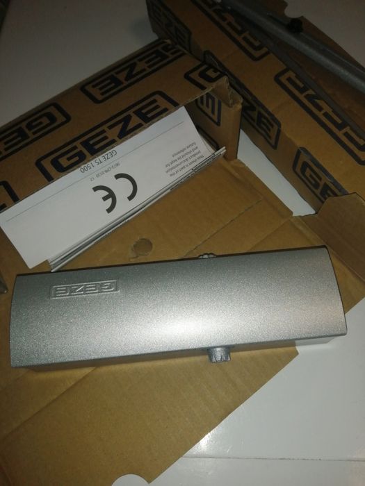 Samozamykacz do drzwi  nowy