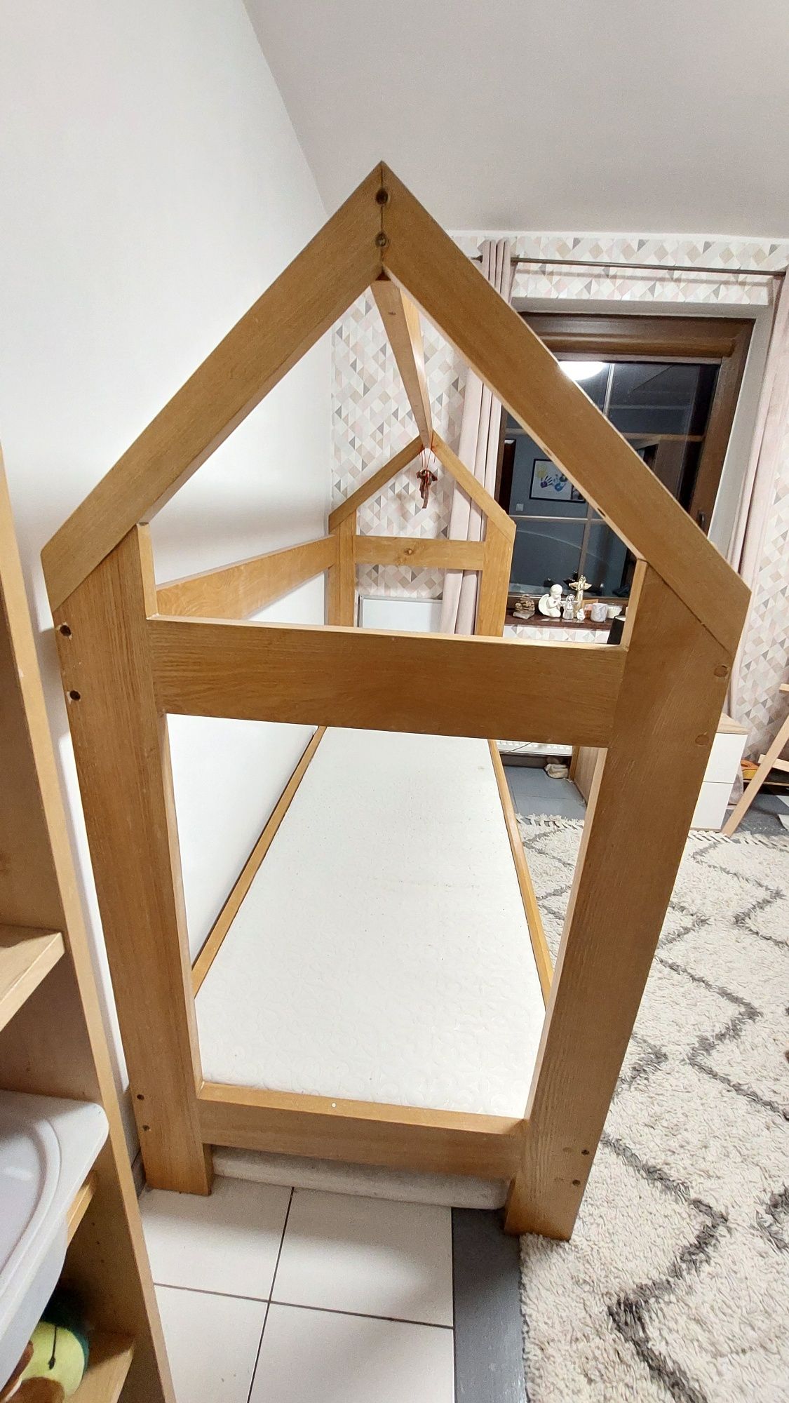 Łóżko domek solidne 200x90 z materacem