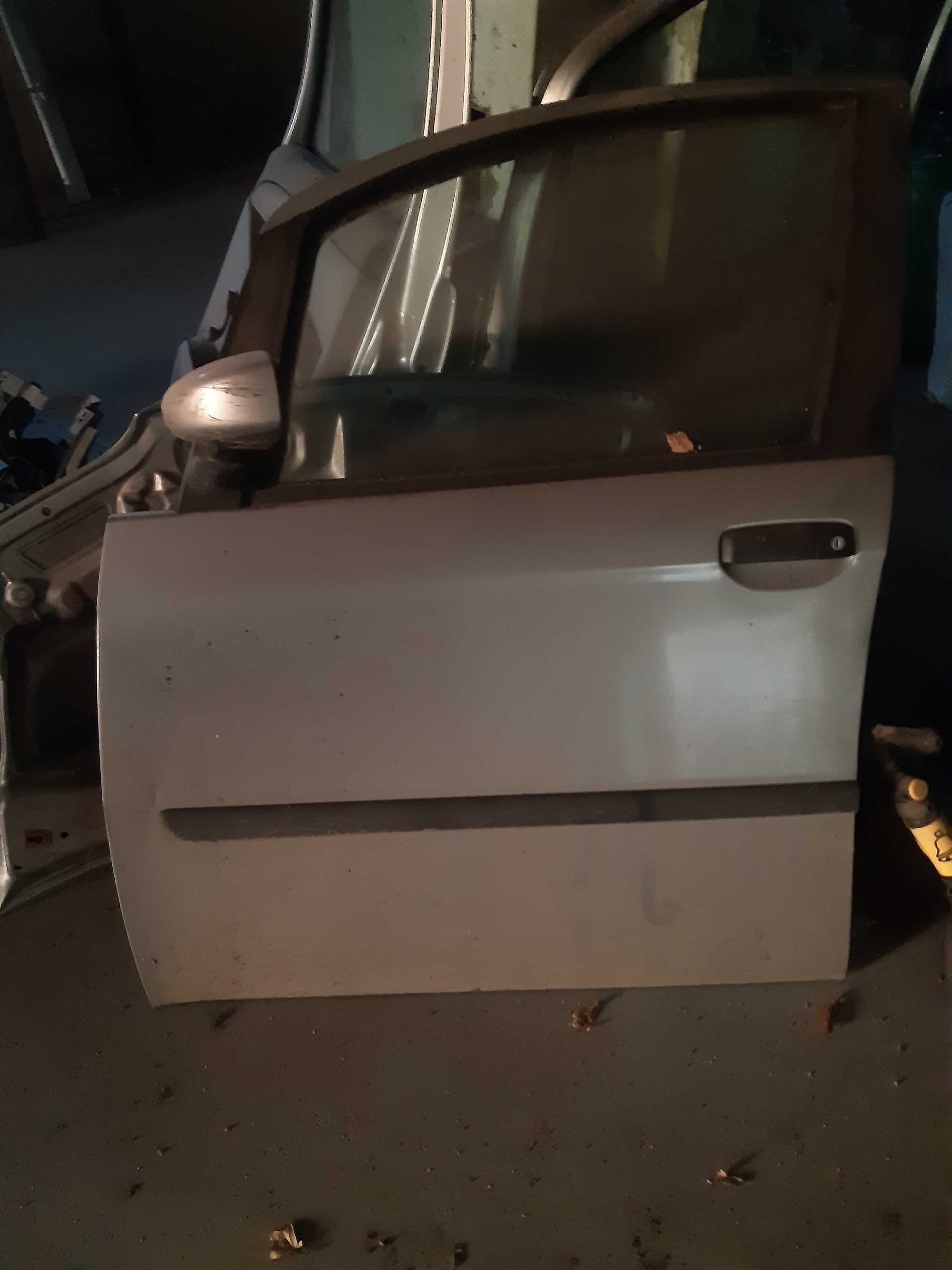 Drzwi fiat idea srebrne