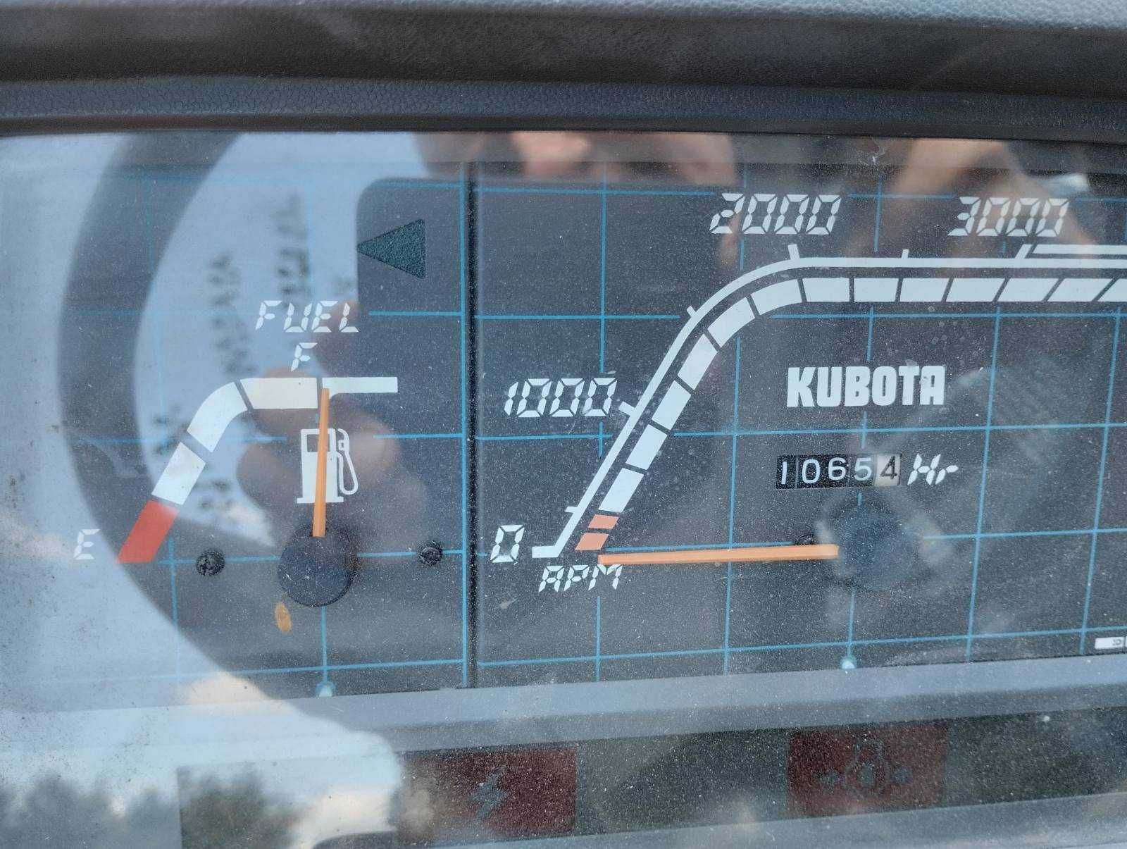 Мінітрактор Kubota B1-15 Bulltra з фрезою