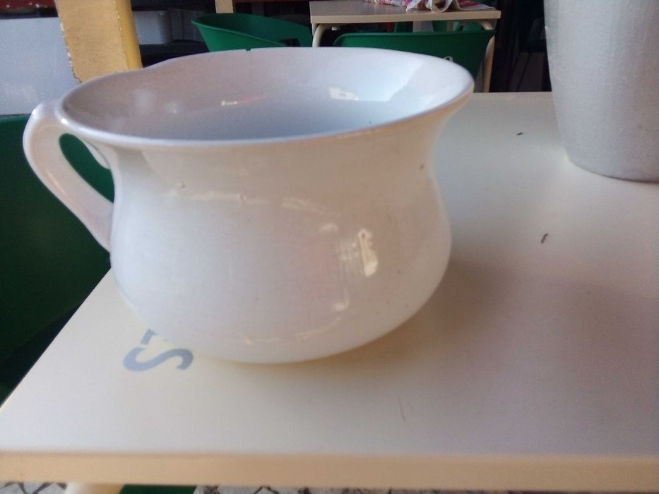 Penico de porcelana antigo