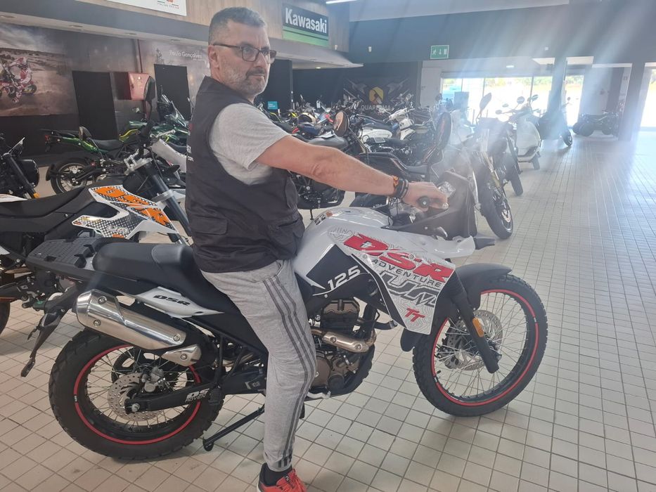 Vendo mota praticamente nova