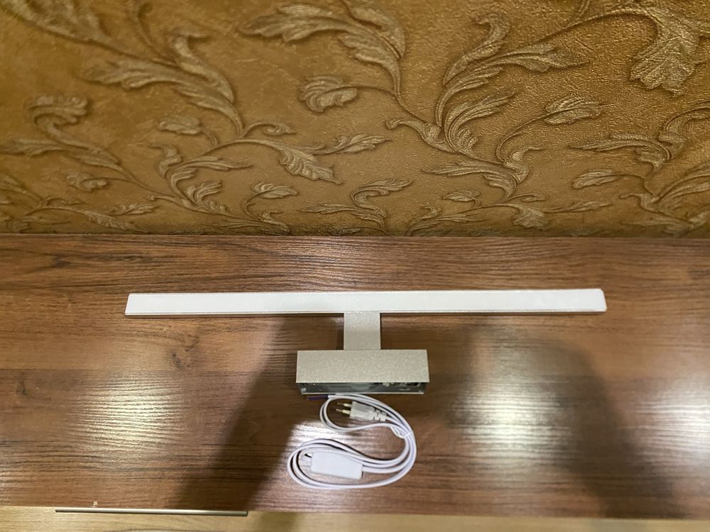 LED-світмльник для дзеркала у ванну кімнату