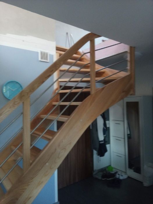 SCHODY BEZ PODSTOPNI samonośne drewniane producent montaż jesion buk