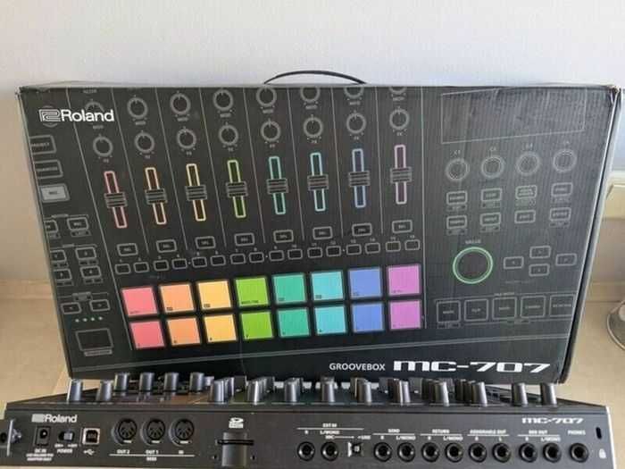 Roland MC 707 Groovebox