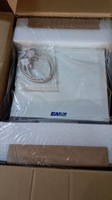 Гібридний інвертор EASUN 5000W