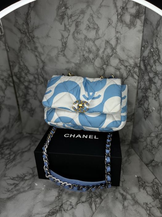 Сумка сумочка на цепочке Chanel оригинал с кодом , полный комплект.