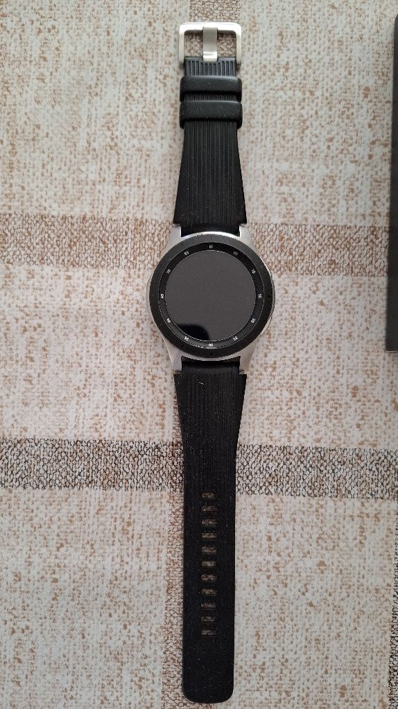 Samsung Galaxy Watch à venda – com extras