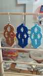 Brincos em macramé