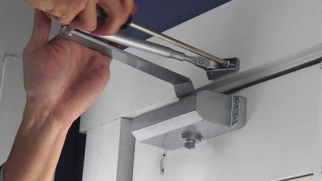 Установка доводчика на дверь. Ремонт замена регулировка доводчика.