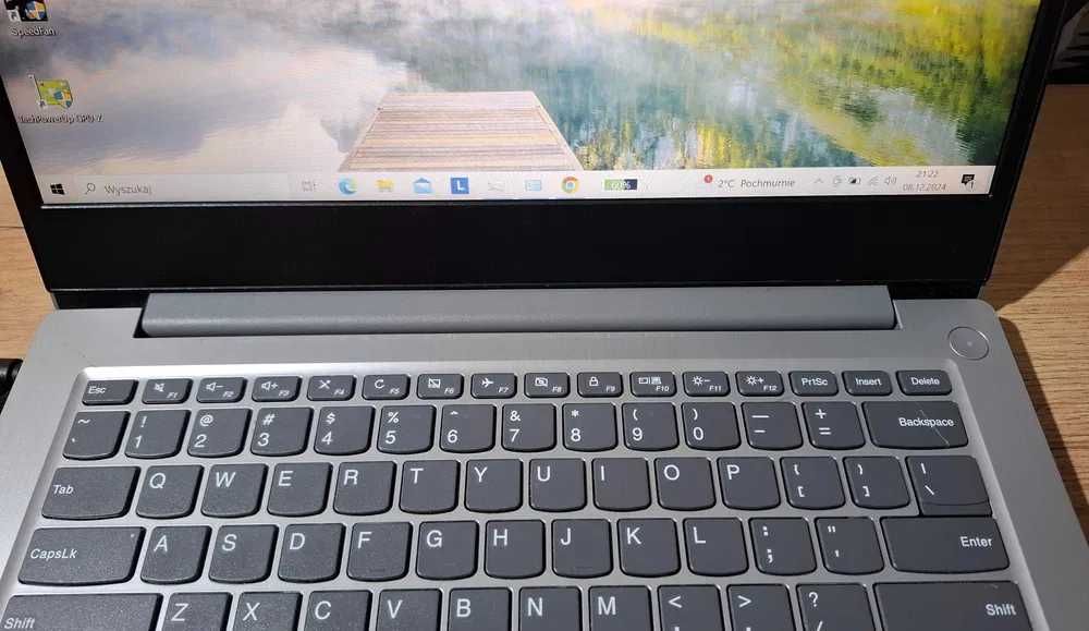 Sprzedam nowy laptop Lenovo na gwarancji...