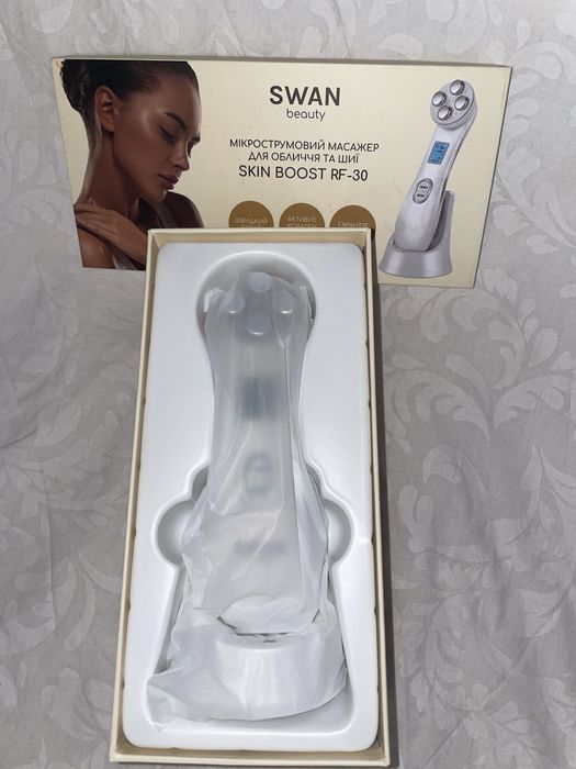 Мікрострумовий масажер для обличчя