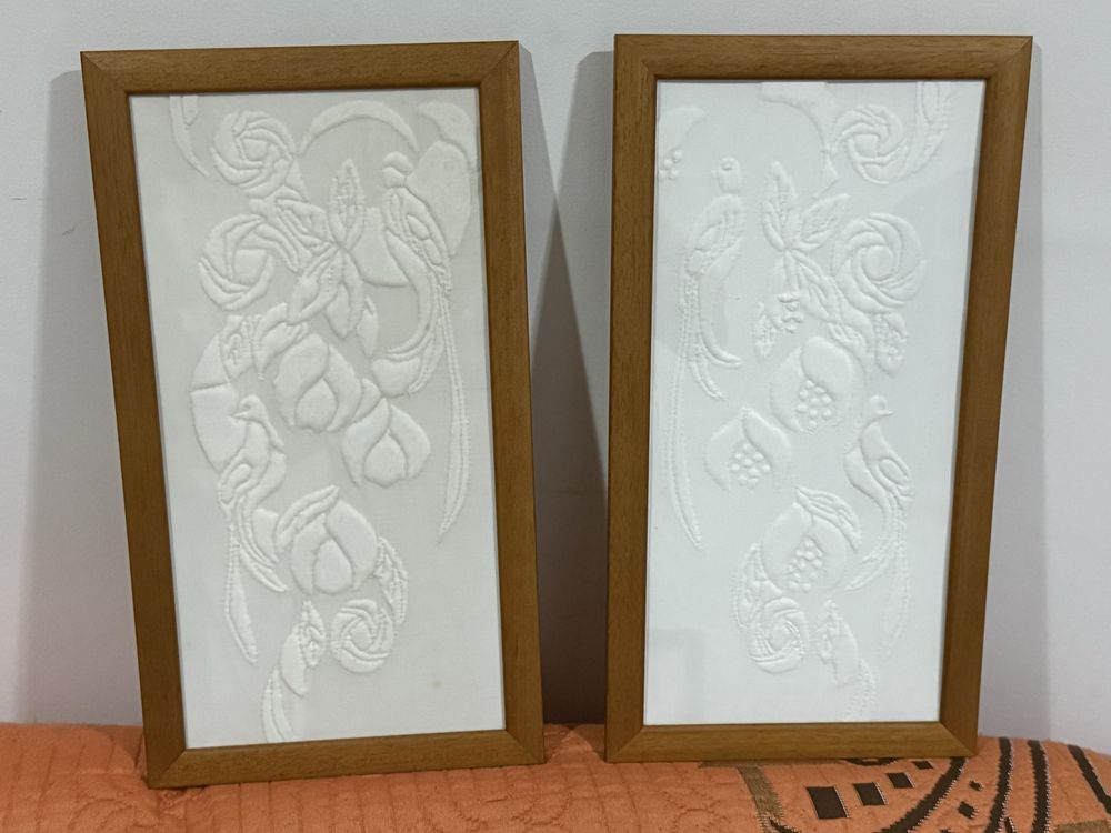 2 quadros com bordados