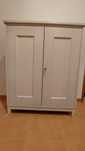 Móvel IKEA Com 2 portas e 2 prateleiras