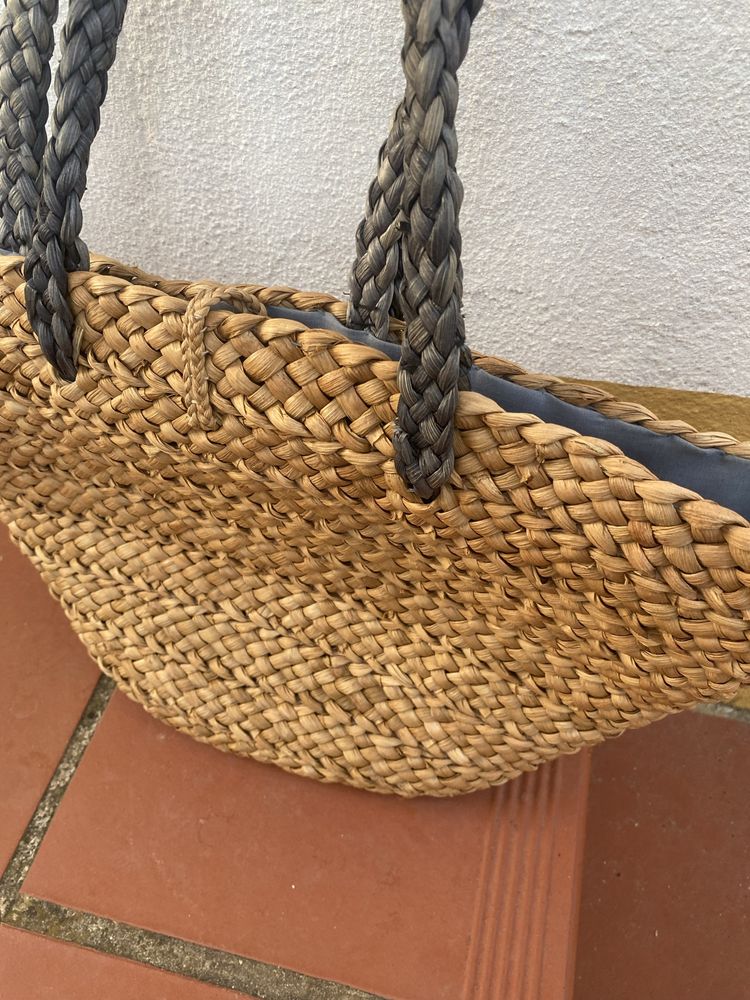 Cesto forrado com alças azuis escuro com bolsinho