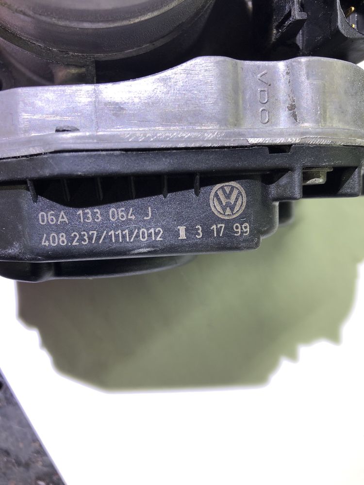 Дросельна заслонка VW Golf ,Bora 1.6 8V  1997-2003 06A133064J