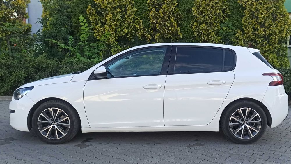 Peugeot 308 hatchback salon Polska serwis ASO